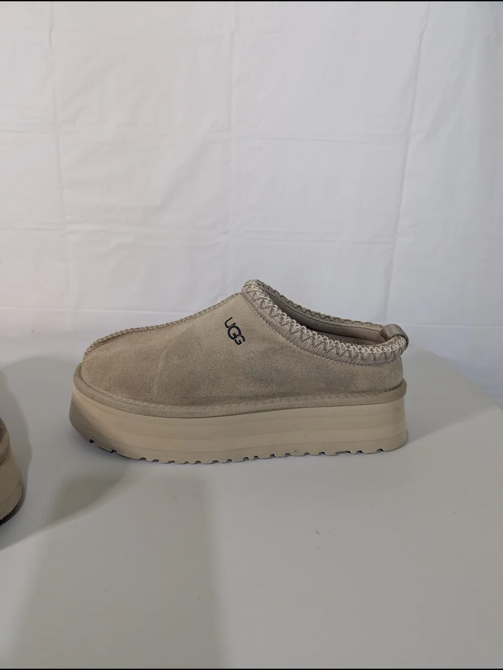 UGG Tasman Platform Slippers Sand Beige Suede Sheepskin Lined Women's Size 7